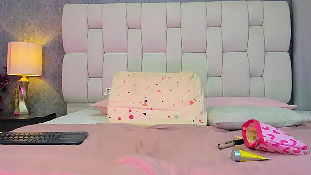 sophiaa10 online show from 02-06-26, 07:06