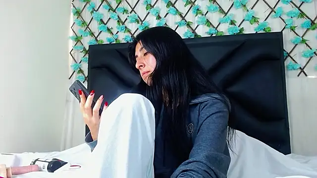 EmmaWilliamss4 online show from 02-09-26, 04:22