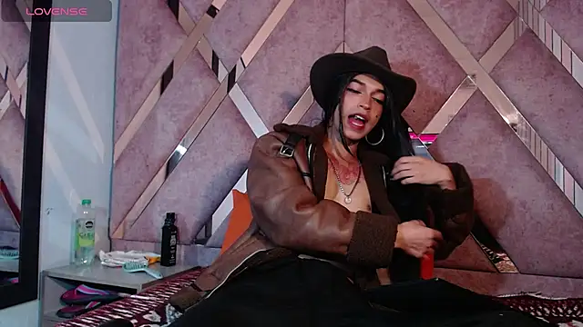 MeghanQueen   online show from 02-25-26, 05:17