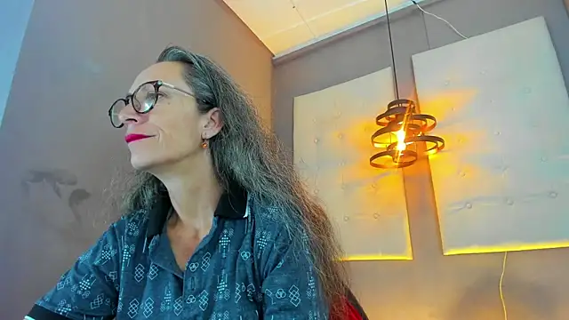 laurasofia45 online show from 02-09-26, 12:47