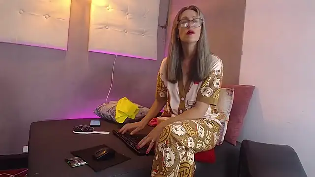 laurasofia45 online show from 03-13-26, 03:51