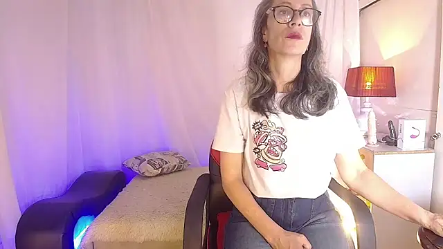 laurasofia45 online show from 03-31-26, 12:12