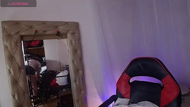 laurasofia45 online show from 04-23-26, 02:46