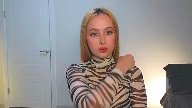 Snapshot of xloex chatting on 02-07-26, 10:35 xloex online show from 02-07-26, 10:35