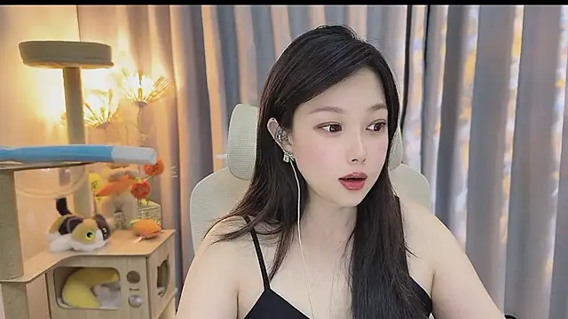Snapshot of Yumi_yuni chatting on 06-01-26, 01:24 Yumi yuni online show from 06-01-26, 01:24