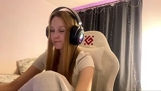 axin burnell online show from 04-12-26, 02:22