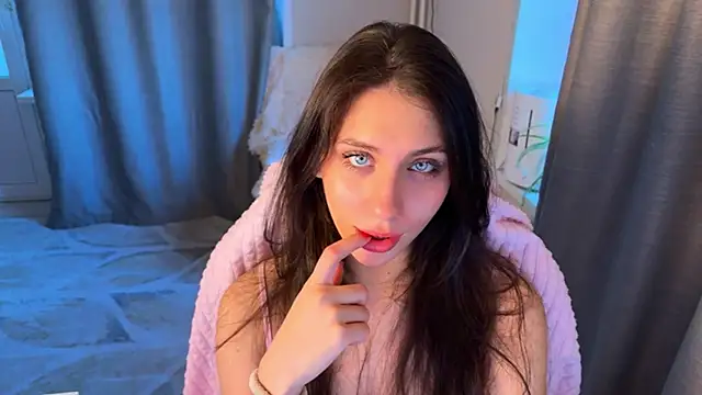 Snapshot of lunawho chatting on 03-26-26, 03:45 lunawho online show from 03-26-26, 03:45