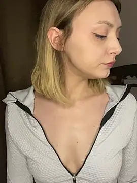 Leecey online show from 04-12-26, 07:19