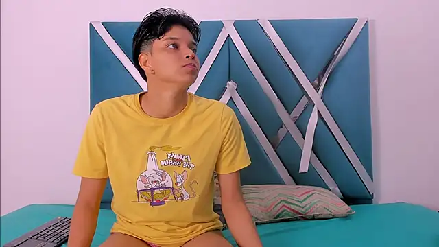 natasha and zoe online show from 03-09-26, 04:33