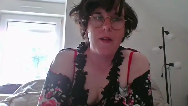 OIseauNoir88 online show from 05-10-26, 07:35