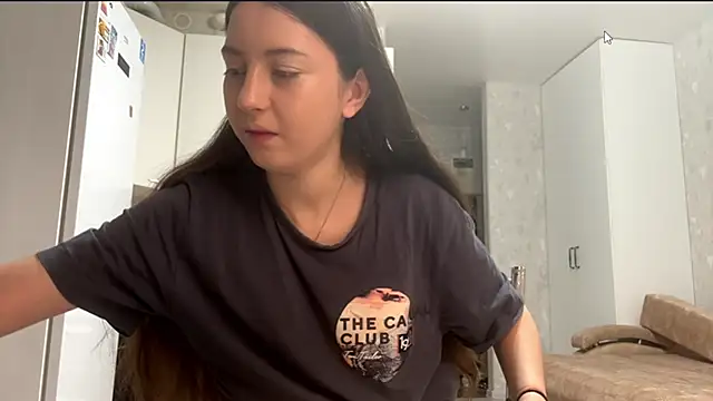 Snapshot of ZyntraLoom chatting on 02-01-26, 12:59 ZyntraLoom online show from 02-01-26, 12:59