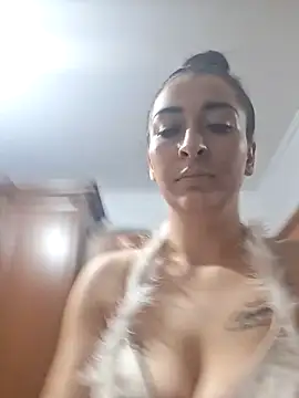 Snapshot of ElleanorPink chatting on 03-01-26, 04:03 ElleanorPink online show from 03-01-26, 04:03