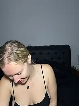 Ellie-rosee online show from 02-12-26, 07:14