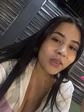 LunnaMoretti online show from 04-17-26, 04:37