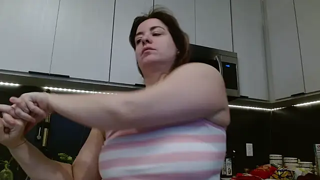 Snapshot of HazelSkyesChat chatting on 02-19-26, 05:31 HazelSkyesChat online show from 02-19-26, 05:31