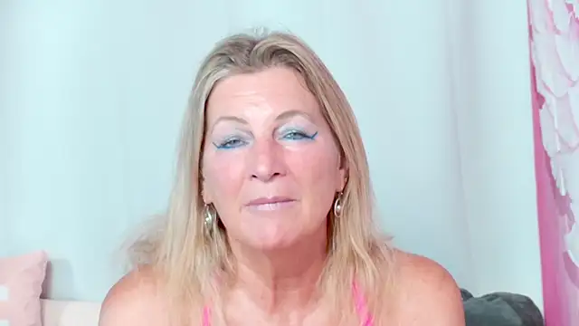 Snapshot of SweetAsHoneyWet4U chatting on 06-20-26, 01:36 SweetAsHoneyWet4U online show from 06-20-26, 01:36
