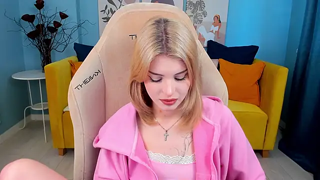 ScarletBlackwood online show from 04-21-26, 04:52