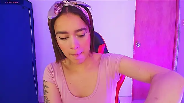 Zoe-Walzer online show from 04-25-26, 05:43