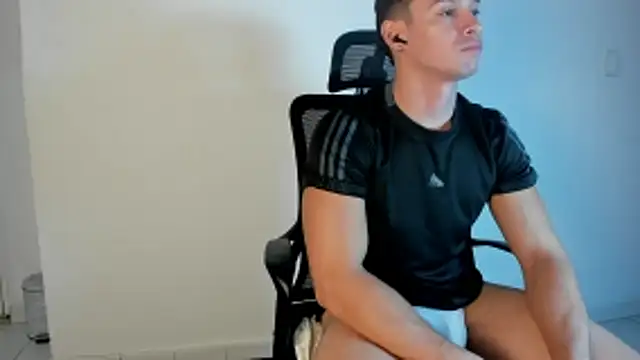 CRISTHIAN WOLF1 online show from 04-25-26, 12:24