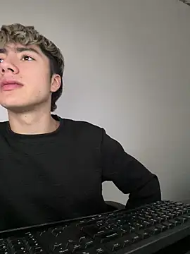 AlexanderCollman2 online show from 04-25-26, 11:02