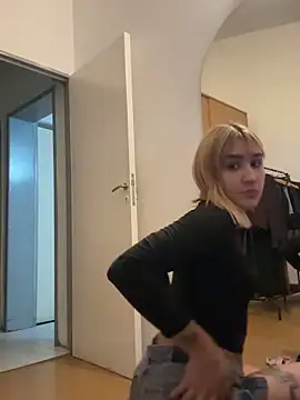 Snapshot of Lolitapop222 chatting on 02-01-26, 01:04 Lolitapop222 online show from 02-01-26, 01:04