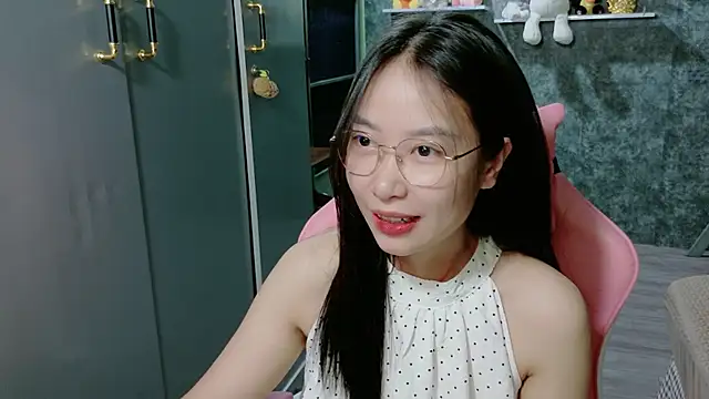 Linne6789 online show from 06-09-26, 04:13