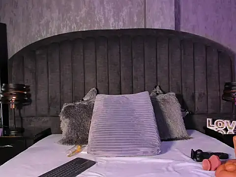 RED VIOLETH online show from 02-08-26, 05:33