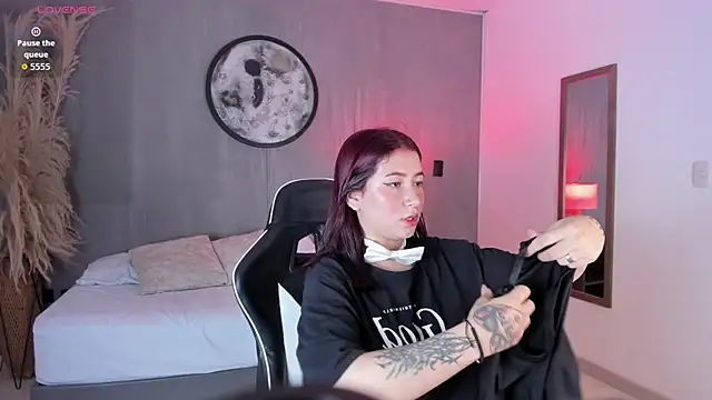 charlottee27  online show from 02-25-26, 02:21