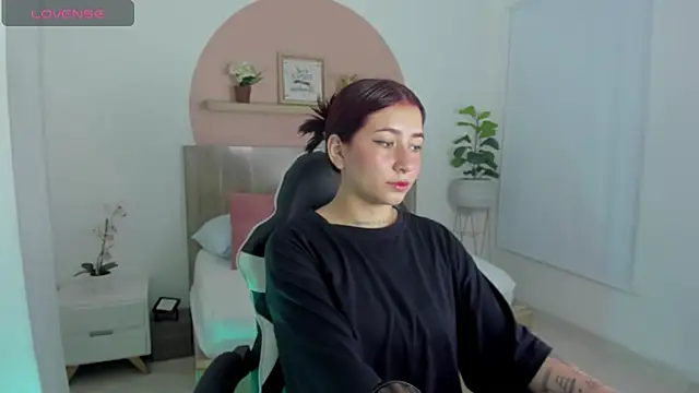 charlottee27  online show from 02-27-26, 07:25