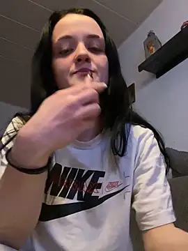 LeonieClaire online show from 02-09-26, 09:30