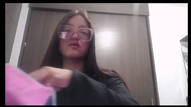 Snapshot of sheryl_25 chatting on 03-09-26, 04:38 sheryl 25 online show from 03-09-26, 04:38