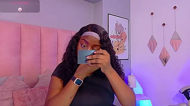 Aitana Oliveira online show from 02-10-26, 08:02