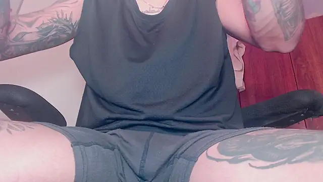 Snapshot of theskateboy chatting on 07-22-26, 07:22 theskateboy online show from 07-22-26, 07:22