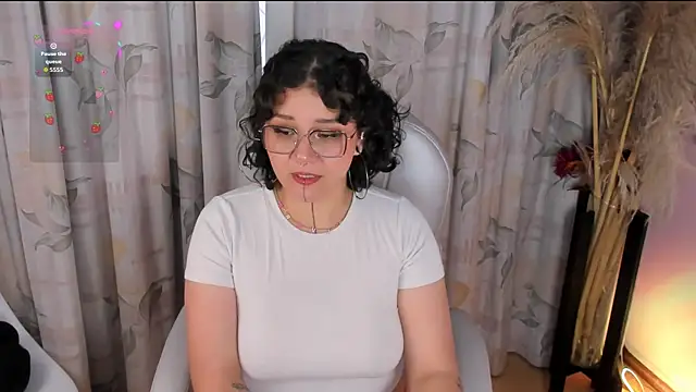 Snapshot of Sylvara_bx chatting on 06-01-26, 12:07 Sylvara bx online show from 06-01-26, 12:07