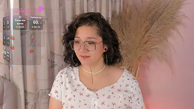 Snapshot of Sylvara_bx chatting on 06-17-26, 11:56 Sylvara bx online show from 06-17-26, 11:56