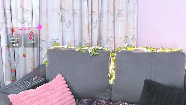 Snapshot of Sylvara_bx chatting on 07-04-26, 12:22 Sylvara bx online show from 07-04-26, 12:22