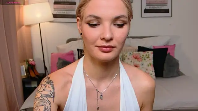 SinLuna  online show from 07-16-26, 07:47