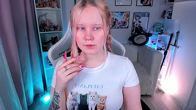 AnnieVibe online show from 04-25-26, 05:32