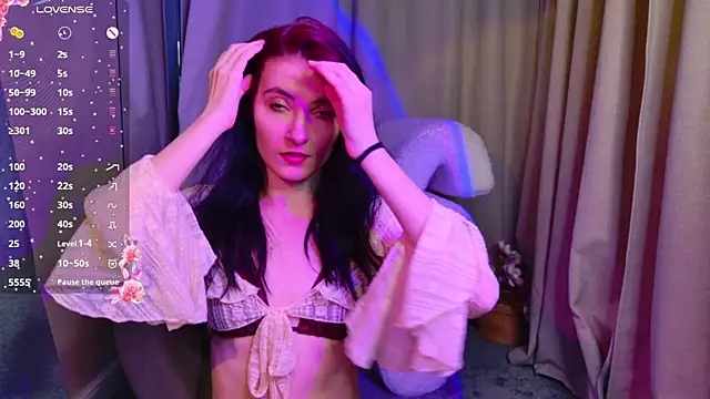 Snapshot of NicoleLuxe chatting on 05-08-26, 05:40 NicoleLuxe online show from 05-08-26, 05:40