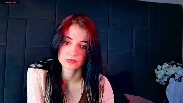 Snapshot of NicoleLuxe chatting on 05-15-26, 06:04 NicoleLuxe online show from 05-15-26, 06:04