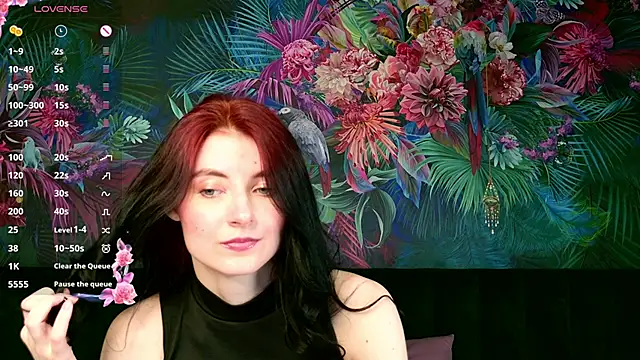 Snapshot of NicoleLuxe chatting on 05-19-26, 07:20 NicoleLuxe online show from 05-19-26, 07:20