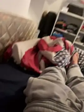 Snapshot of Enzo_2763 chatting on 02-12-26, 05:41 Enzo 2763 online show from 02-12-26, 05:41