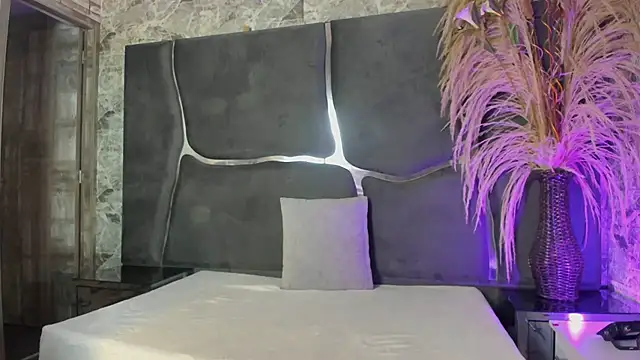 Snapshot of SaxxybunnyAndJayzzy chatting on 06-18-26, 04:46 SaxxybunnyAndJayzzy online show from 06-18-26, 04:46