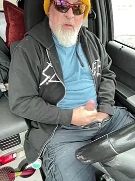 Skippy2420 online show from 03-05-26, 03:19