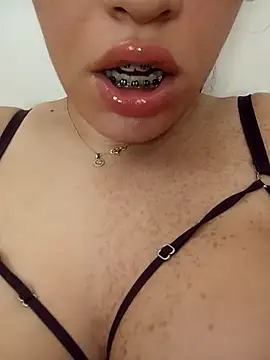 kamilia sexyy online show from 04-25-26, 01:41