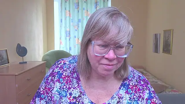 Snapshot of Emma_Eclipsee chatting on 02-06-26, 09:34 Emma Eclipsee online show from 02-06-26, 09:34