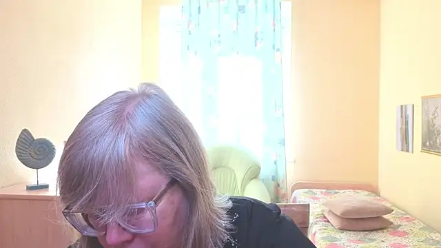 Snapshot of Emma_Eclipsee chatting on 03-08-26, 10:52 Emma Eclipsee online show from 03-08-26, 10:52