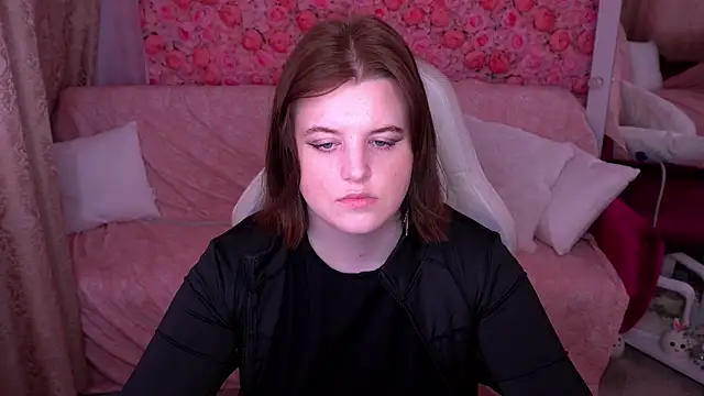 Snapshot of KristiFoxy chatting on 03-11-26, 06:30 KristiFoxy online show from 03-11-26, 06:30