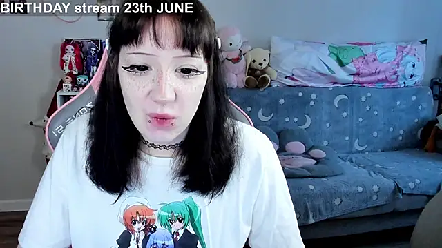 Snapshot of MollysLand chatting on 06-18-26, 08:14 MollysLand online show from 06-18-26, 08:14