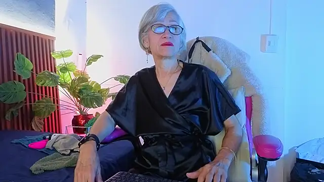 miss monserrate01 online show from 02-13-26, 01:07